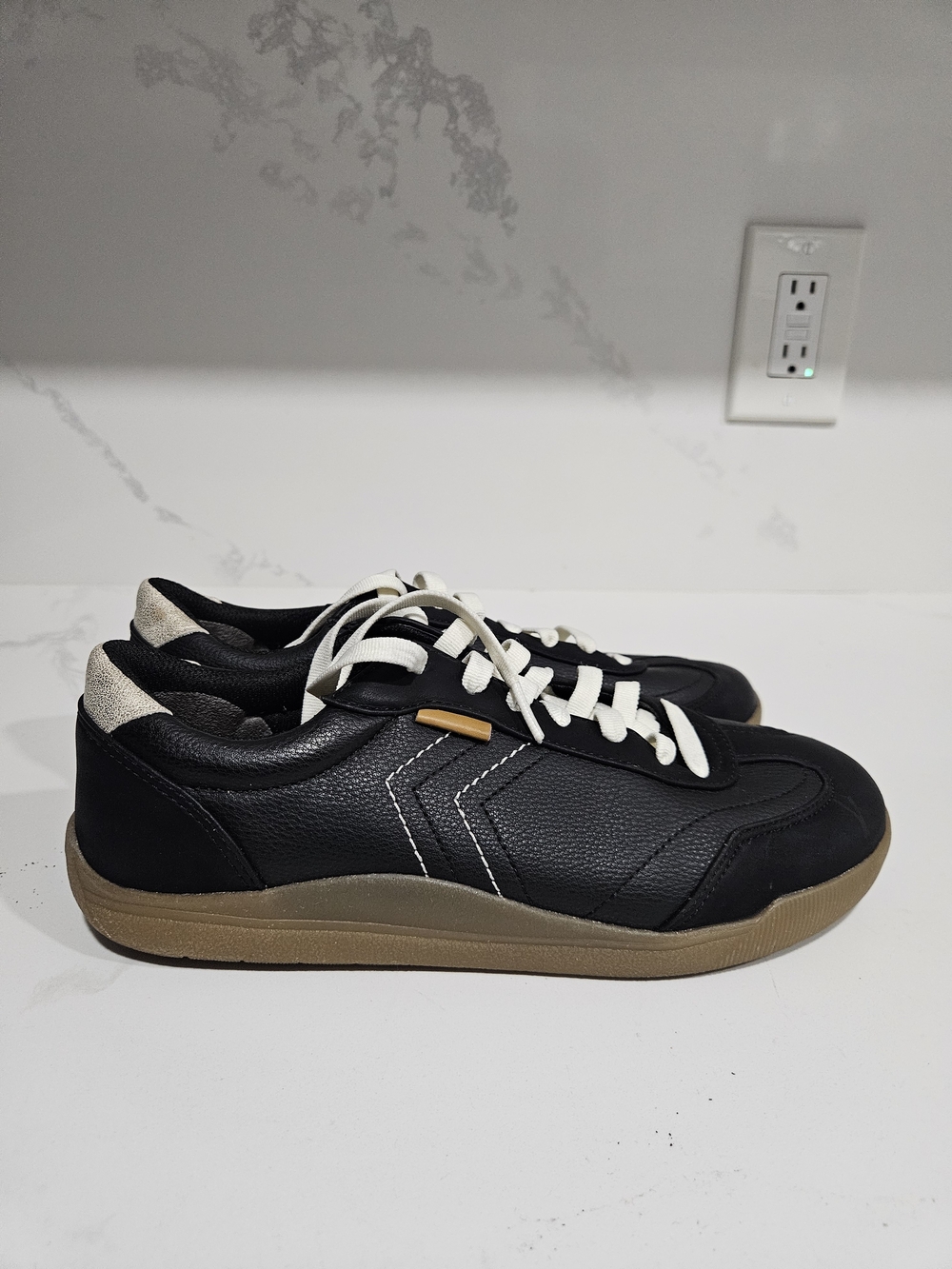 Dr Scholl's Be True black fashion sneaker women shoes Size 8 Excellent Condition